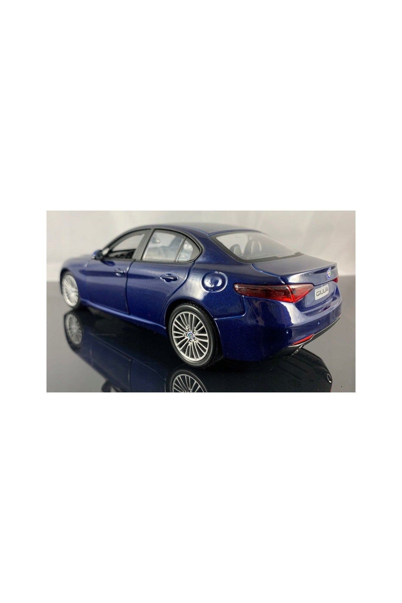 Bburago 1:24 Alfa Romeo Giulia Blue Diecast Model - Marah Kids
