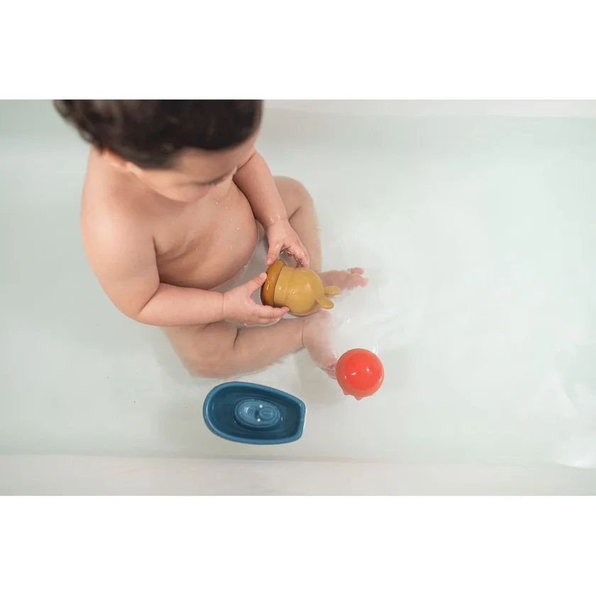 Taf Toys Baby Bath Time Gift Set. Includes Bath Book, Cotton Hooded Towel, Squirting Bath Toys, Boat Toy. 5 piece Newborn Bath Time Essentials Kit for Babies. Suitable for Baby Boys & Girls 0 months +