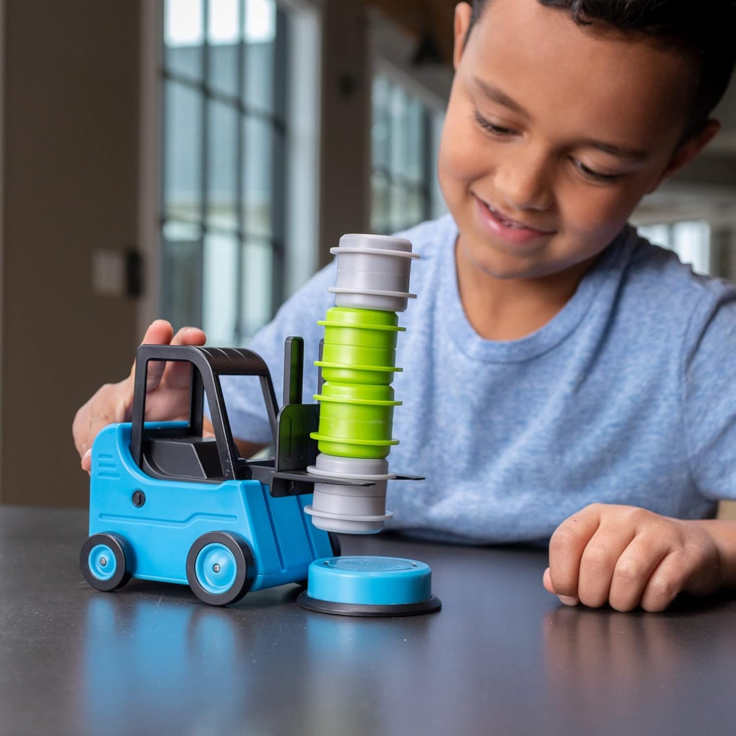Tomy - Fat Brain Toys Forklift Frenzy - F347DT2