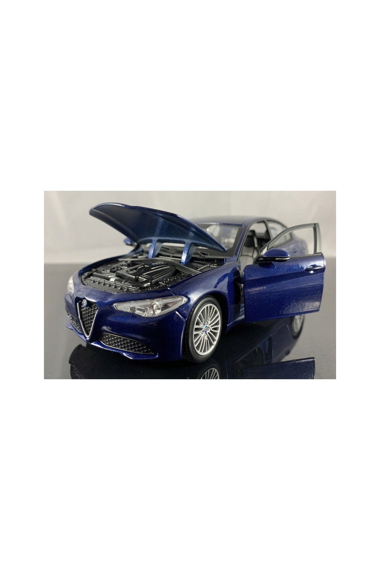 Bburago 1:24 Alfa Romeo Giulia Blue Diecast Model - Marah Kids