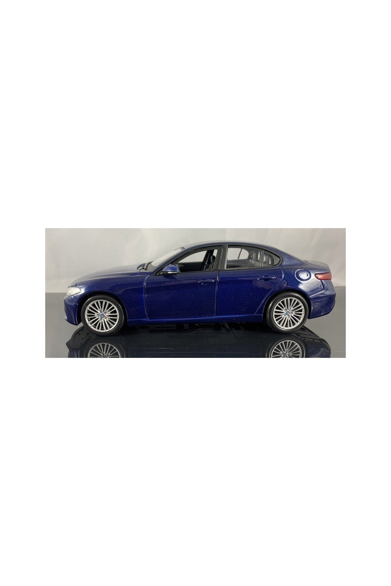 Bburago 1:24 Alfa Romeo Giulia Blue Diecast Model - Marah Kids