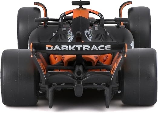 Bburago 1:24 Formula (with figure) - McLaren Team MCL38 (2024)