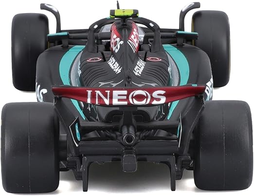 Bburago 1:43 Formula Pit Pass - Mercedes-AMG Petronas F1 W15 Team