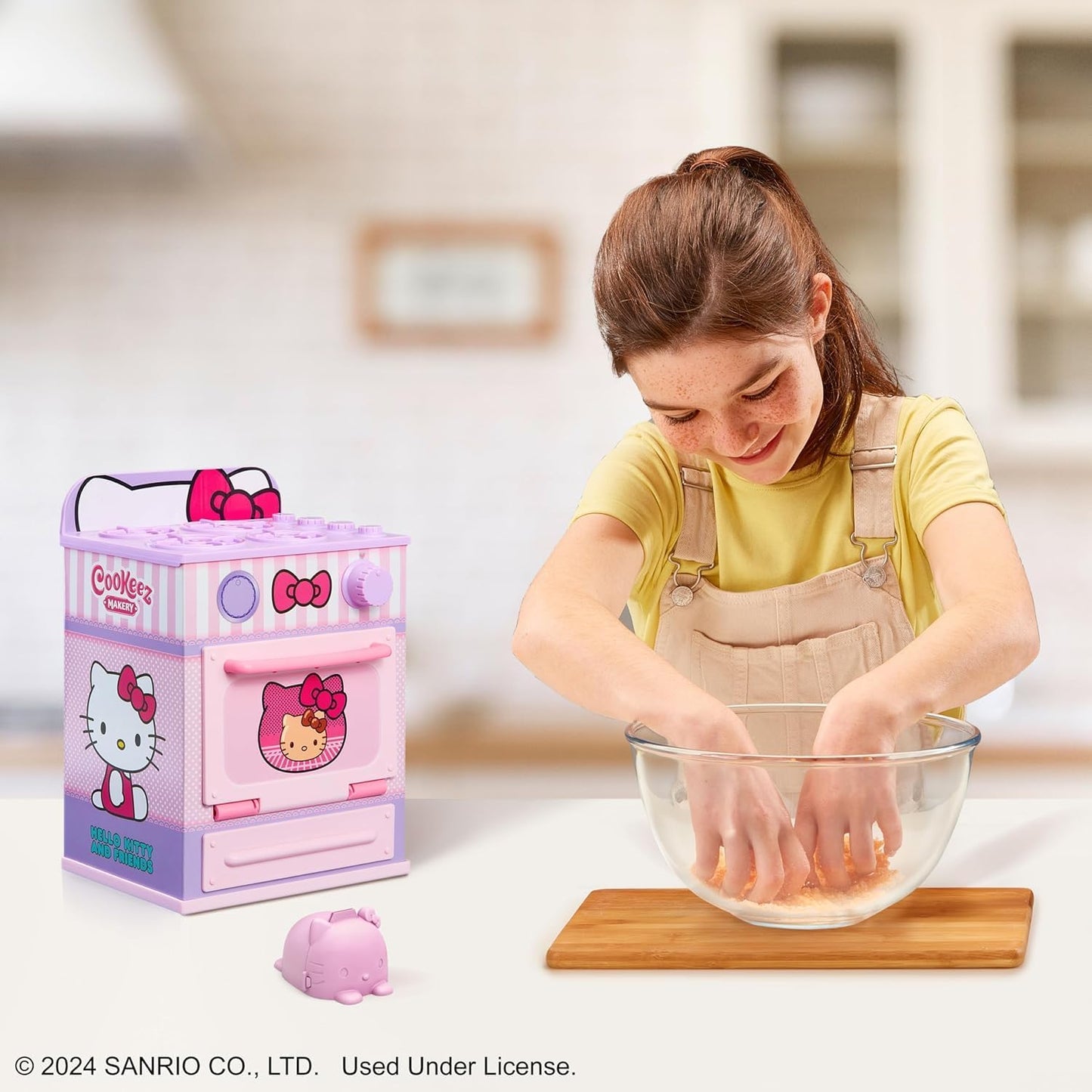 Cookeez Makery Hello Kitty Oven Treatz Battery Operated