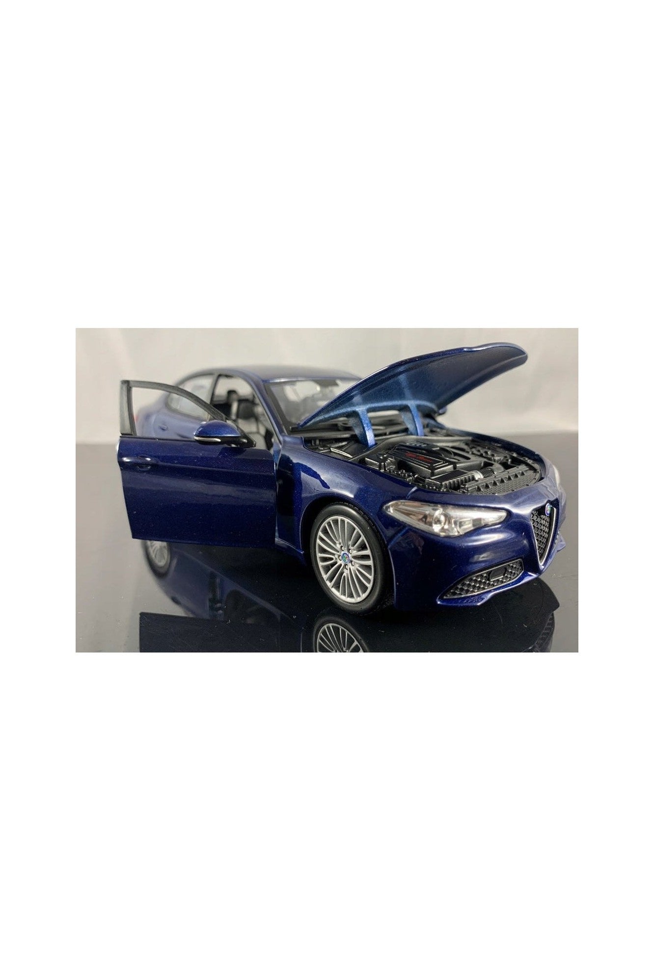 Bburago 1:24 Alfa Romeo Giulia Blue Diecast Model - Marah Kids