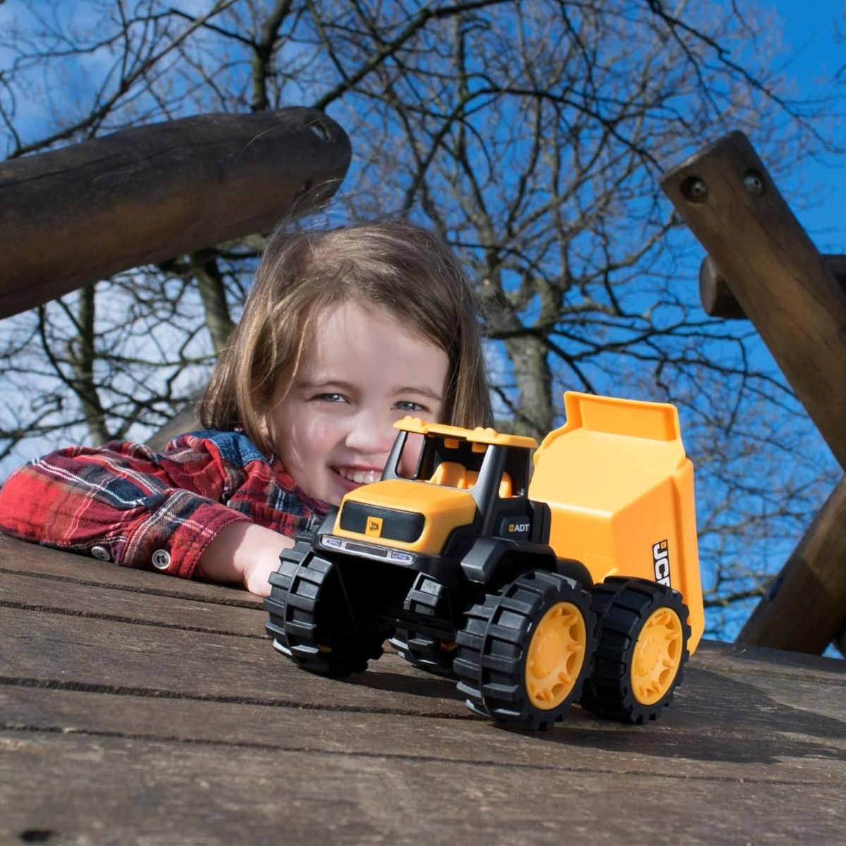 D - POWER Teamsterz JCB 10" Dump Truck Sand Tool and Helmet Playset | Construct the ultimate playtime | Design free - moving wheels for push - along fun | Suitable for children aged 3 + and above - Marah Kids