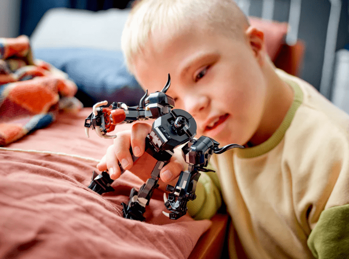 Lego Venom Mech Armor vs. Miles Morales - Marah Kids