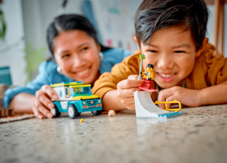 Lego Emergency Ambulance - Marah Kids