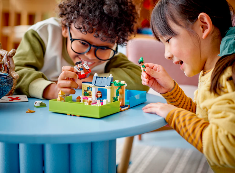 Lego Peter Pan & Wendy's Storybook Adventure