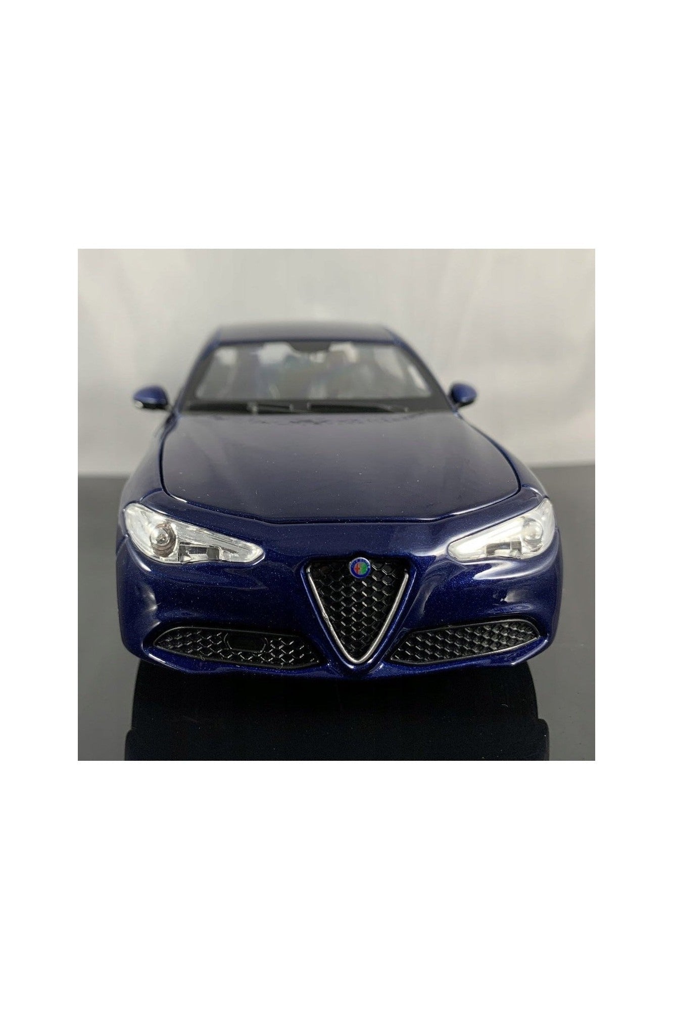 Bburago 1:24 Alfa Romeo Giulia Blue Diecast Model - Marah Kids