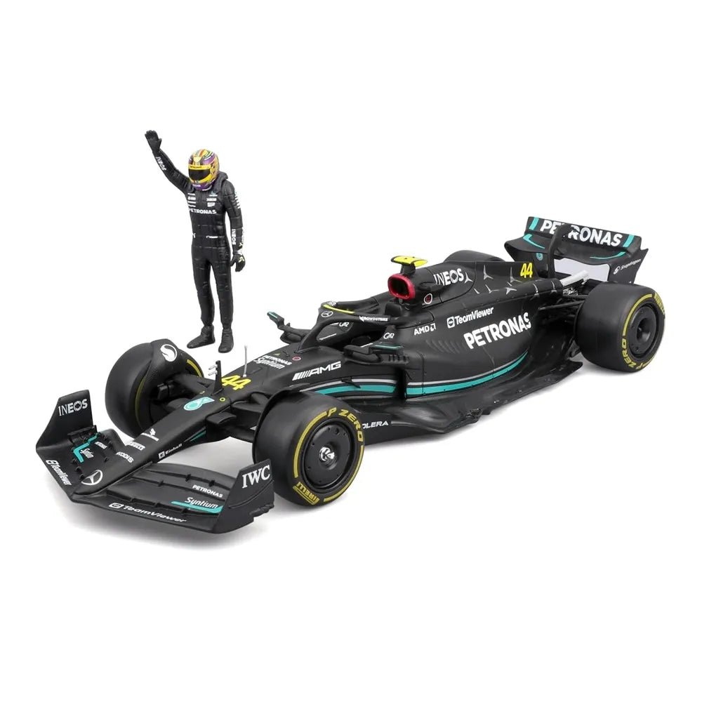 Bburago 1:24 Formula (with figure) - Mercedes - AMG Petronas Team W14 E Performance - Marah Kids