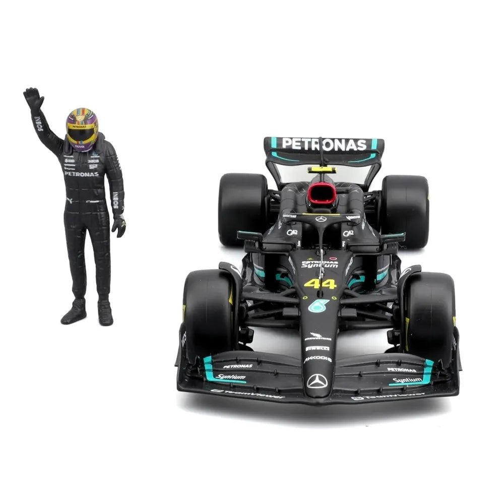 Bburago 1:24 Formula (with figure) - Mercedes - AMG Petronas Team W14 E Performance - Marah Kids