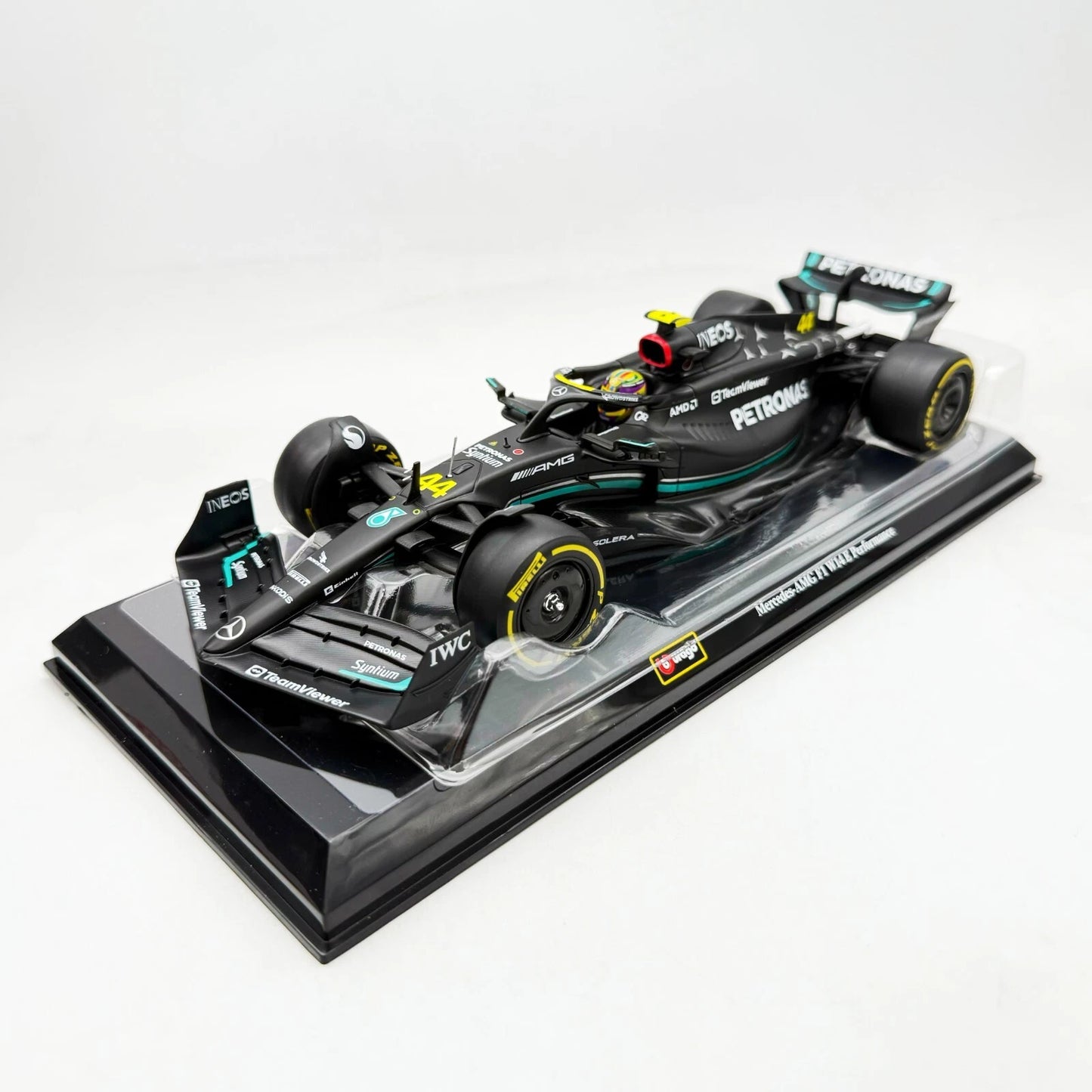Bburago 1:24 Formula Model Kit (with helmet & plastic stand) - Mercedes-AMG F1 W14 E Performance