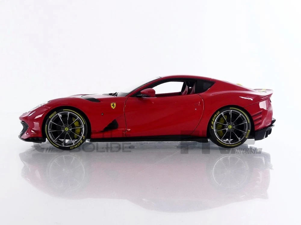 Bburago 1:18 Ferrari R & P - Ferrari 812 Competizione