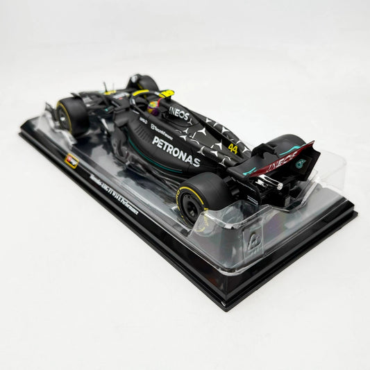 Bburago 1:24 Formula Model Kit (With Helmet & Plastic Stand) - Mercedes - Amg F1 W14 E Performance - Marah Kids