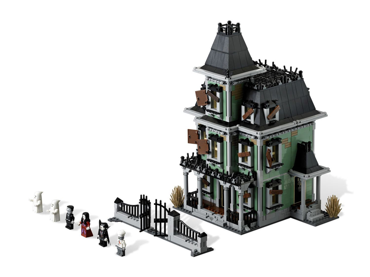 LEGO Monster Fighters Haunted House 10228 completed model with minifigures