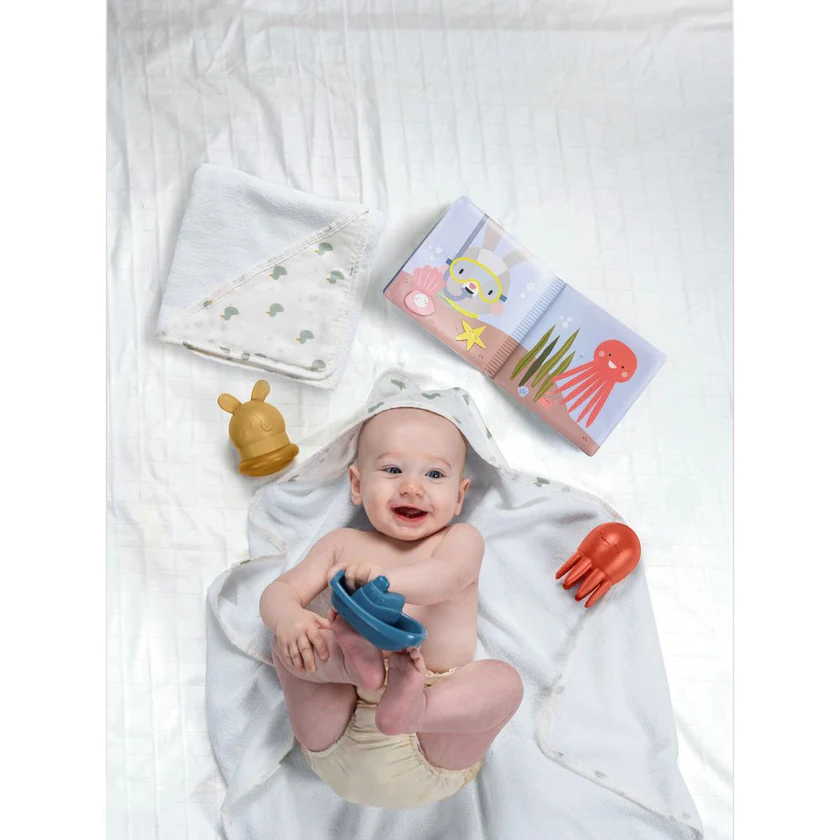 Taf Toys Baby Bath Time Gift Set. Includes Bath Book, Cotton Hooded Towel, Squirting Bath Toys, Boat Toy. 5 piece Newborn Bath Time Essentials Kit for Babies. Suitable for Baby Boys & Girls 0 months +