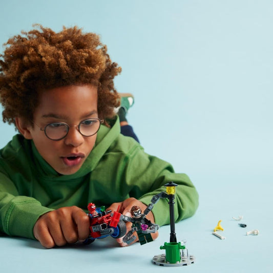 LEGO Marvel Motorcycle Chase: Spider-Man vs. Doc Ock 76275