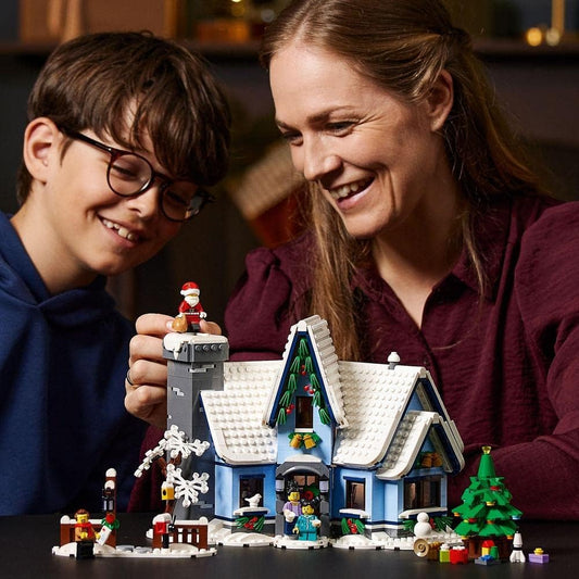 LEGO ICONS Santa’s Visit 10293