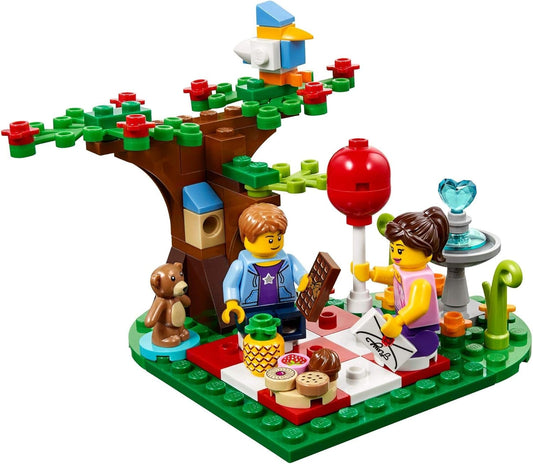 LEGO Romantic Valentine Picnic 40236