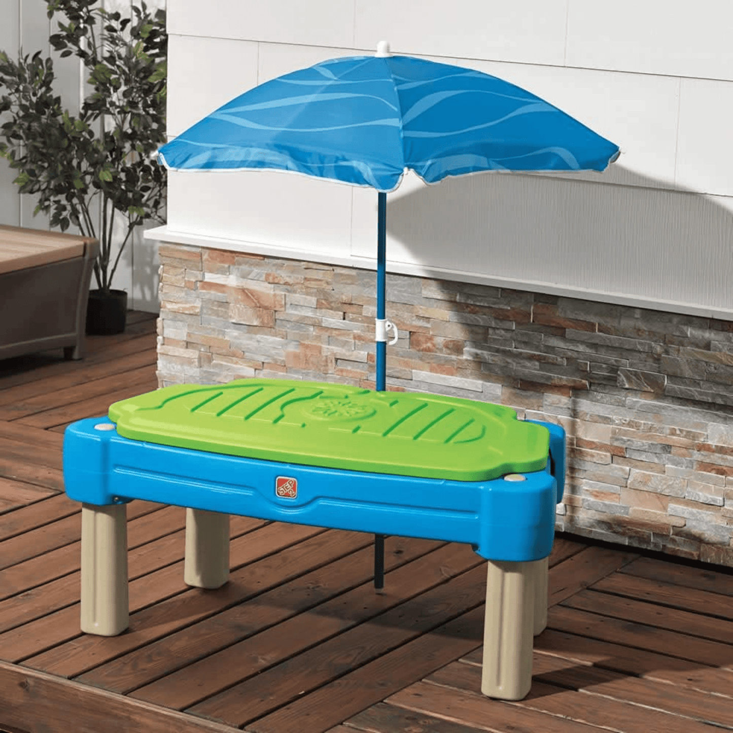 Step2 Cascading Cove With Umbrella - Marah Kids