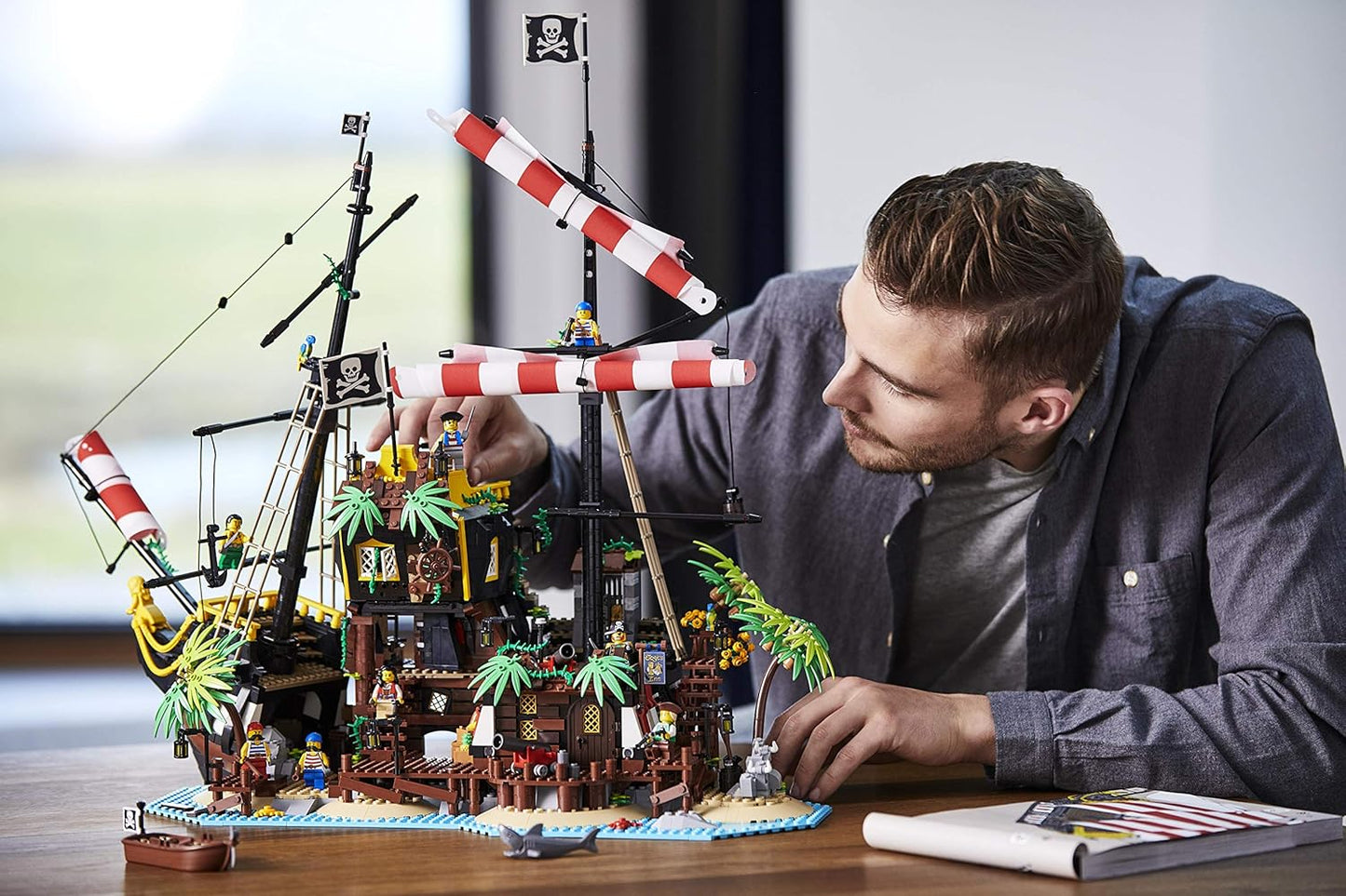 LEGO Ideas Pirates of Barracuda Bay 21322