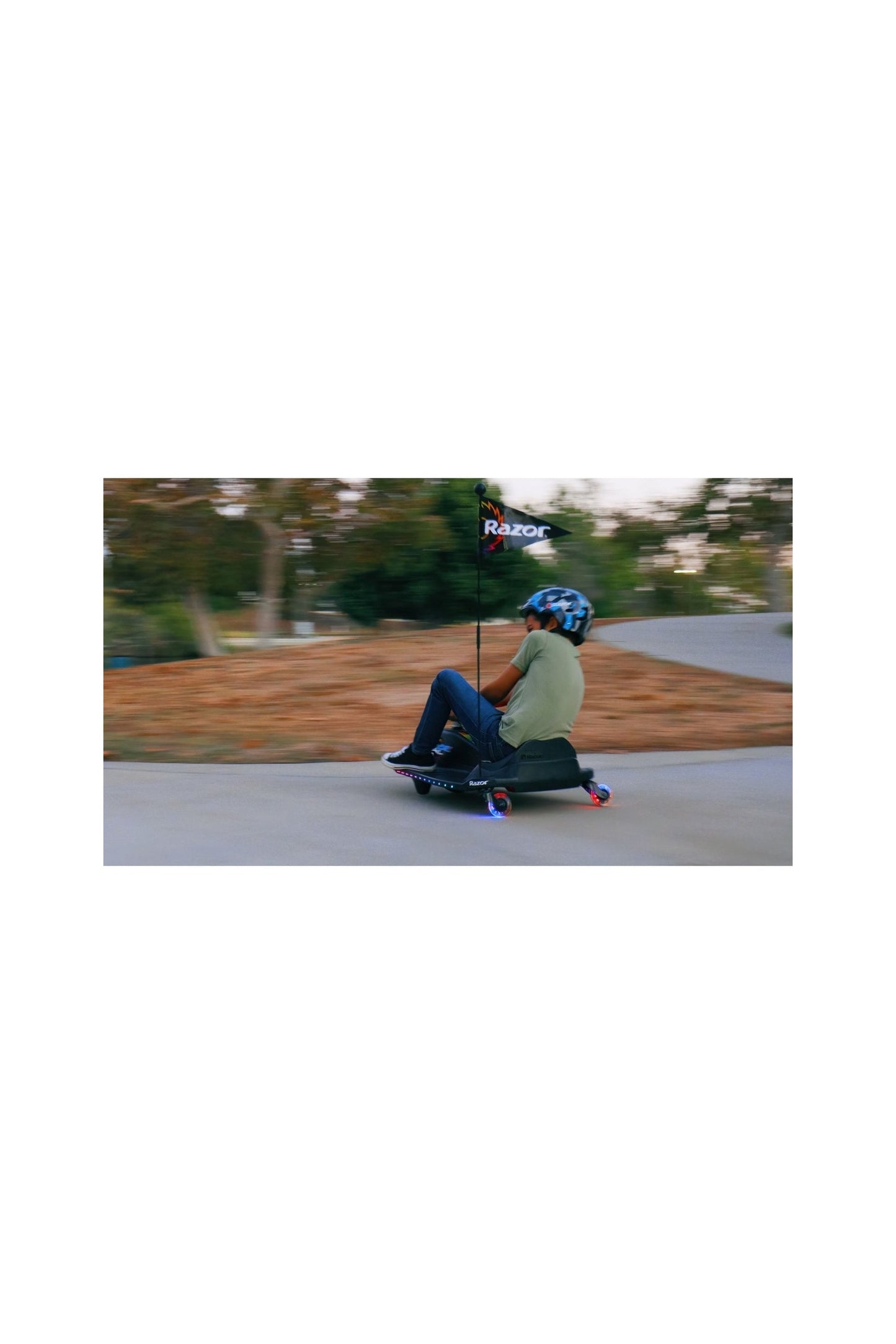 عرض ضوئي لعربة Razor Crazy Cart Shift بسرعة 13 كيلومترًا في الساعة