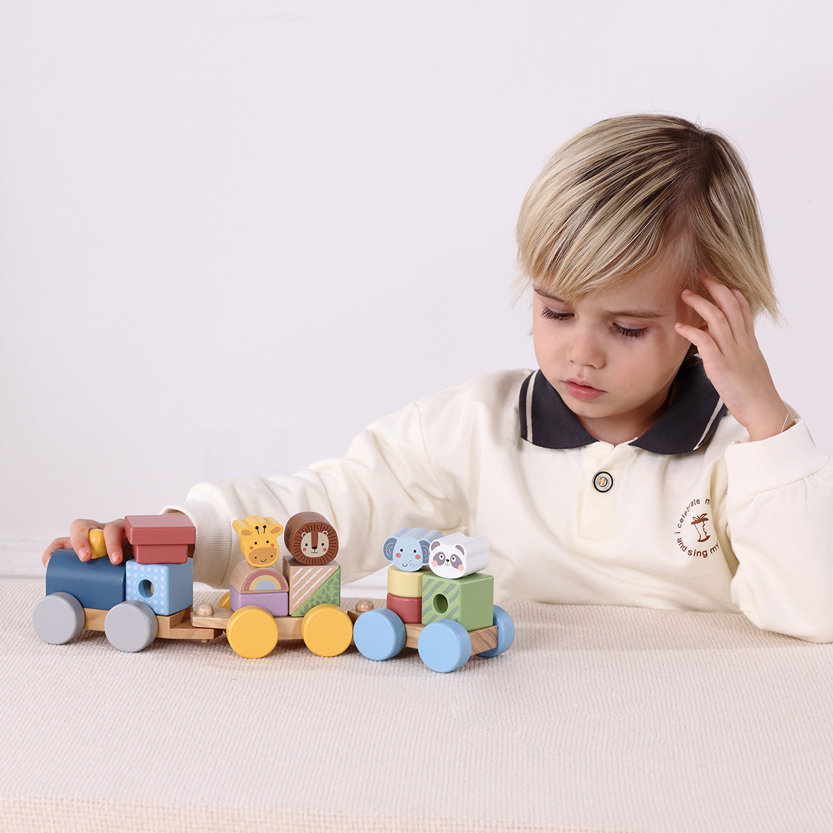 Tooky Toys Stacking Train - Animals wooden toy for toddlers - view 4 | Marah Kids