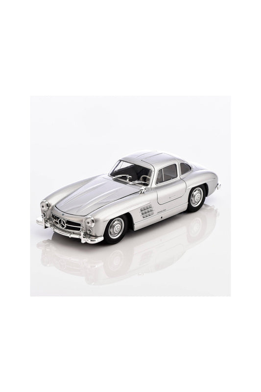 Bburago 1:24 Scale Mercedes-Benz 300SL (1954) Ã¢â‚¬â€œ Silver