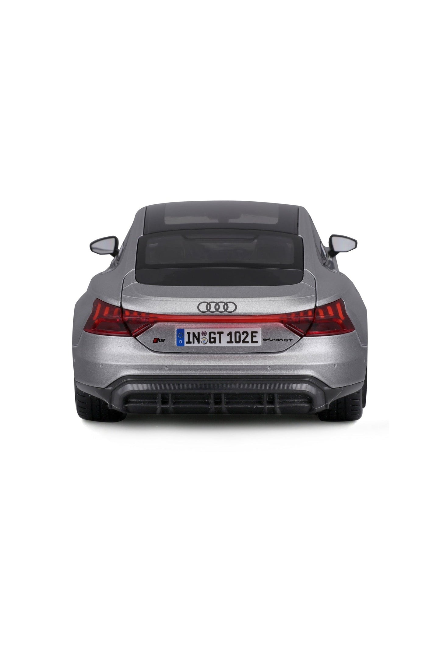 سيارة Audi RS e-tron GT 2022 باللون الفضي المعدني مصبوبة بمقياس 1/18 من إنتاج Bburago 11050